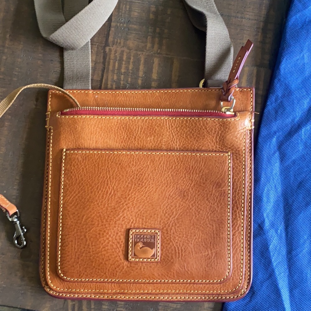 Genuine leather Dooney & Bourke Mallory cross body bag, only used 2 X